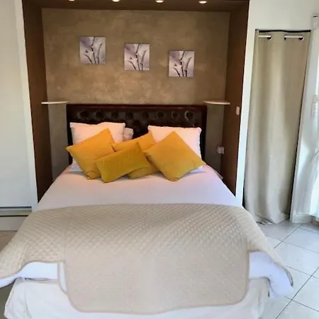 à Appartamento Uchaud