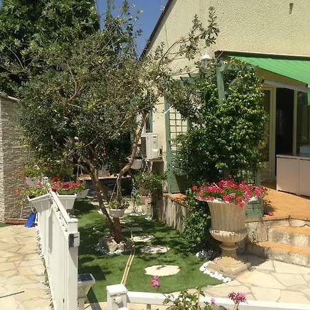 à Appartamento Uchaud