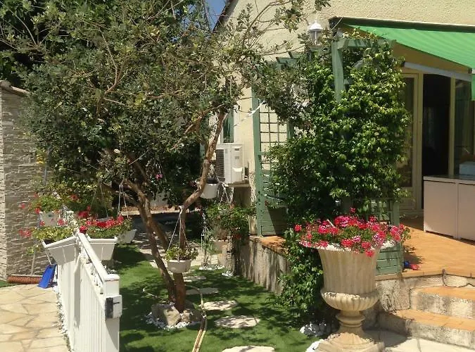 à Appartement Uchaud